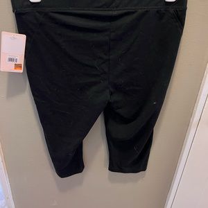 Dan skin Cropped Capri Leggings! NWT. In brand new condition. Never worn!
